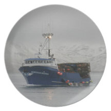 Aleutischer Seemann, Krabben-Fischerboot auf Hollä Flache Teller