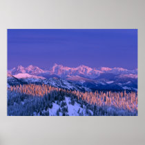 Alpenglow schlägt die Spitzen des Gletschers