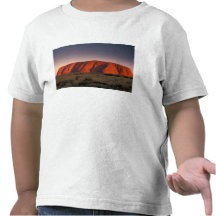 Australien, Uluru Nationalpark. Uluru oder T-shirt