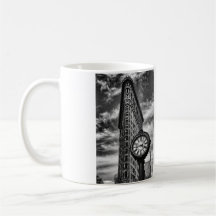 Bâtiment et horloge de Flatiron en noir et blanc Tasse