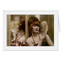 Beauté victorienne avec la fan et la réflexion carte