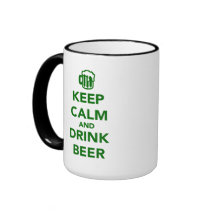 Behalten Sie ruhiger und Getränkbier St. Patricks  Tassen