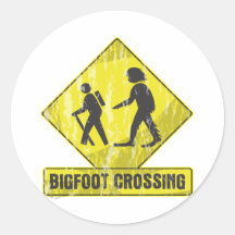 Bigfoot-Überfahrt Runde Aufkleber