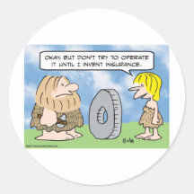 Cavewoman erfindet Versicherung Runder Sticker