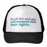 C'est tous les amusement et homosexuel jusqu'à… casquettes
