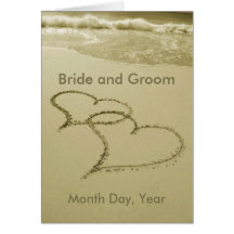 Coeurs dans le faire-part de mariage de sable carte de vœux