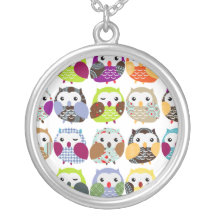 Collier coloré de motif de hibou