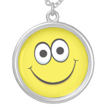 Collier souriant de visage de bande dessinée heure