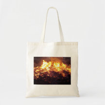Combustion de branches d'arbre sac