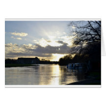 Coucher du soleil au-dessus de la rivière carte de vœux