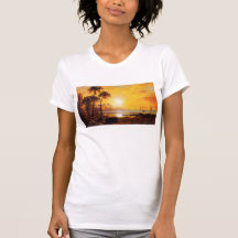 Coucher du soleil tropical avec le T-shirt de bate