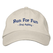 Courez pour le chapeau brodé par agilité de chien 