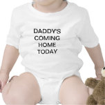 Das Zuhause-heute Babyhemd des Vatis kommendes
