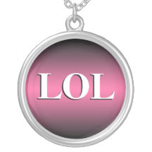 ~ de LOL riant le collier bruyant de rose de ~