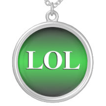 ~ de LOL riant le collier bruyant de vert de ~