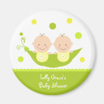 Deux pois dans le magnet d'un baby shower de cosse magnets pour réfrigérateur