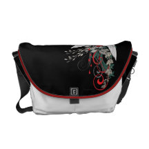 Durchbohrtes Blumenherz auf Flügeln #1b Kuriertasche