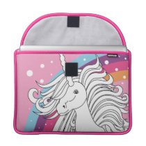 Einhorn umgeben durch Regenbogen- und Punktrosa macbook sleeves