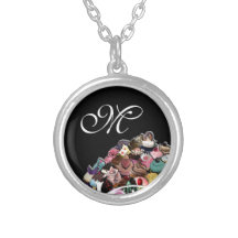 Elegante kleine Kuchen (schwarzer Hintergrund) Personalisierter Schmuck