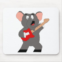 Éléphant de bande dessinée avec la guitare tapis de souris