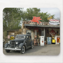 Épicerie générale et station service de l'itinérai tapis de souris