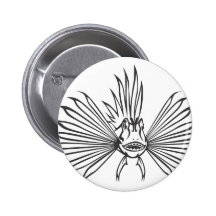 Ernste Löwe-Fische in Schwarzweiss Anstecknadelbuttons