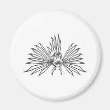 Ernste Löwe-Fische in Schwarzweiss Magnets