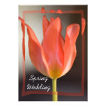 Faire-part rouge de mariage de ressort de tulipe