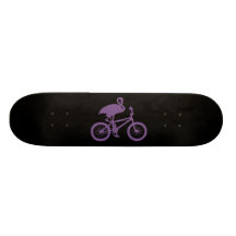 Flamingo auf Fahrrad-Silhouette Skateboarddeck
