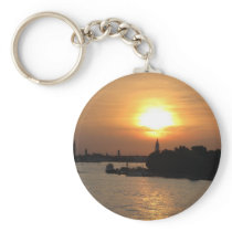 Foto des drastischen Sonnenuntergangs in Venedig L Schlüsselbänder