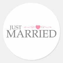 Gerade verheiratet (rosa Herz-Rolle) Runder Sticker