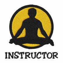 Gesticktes das Polo-Hemd der Yoga-Lehrer-Männer