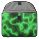 Glühender grüner abstrakter Strom MacBook Pro Sleeves