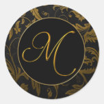 Gold des Monogramm-M und schwarzes Damast-Hochzeit Runde Aufkleber