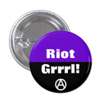 grrrl d'émeute badge avec épingle