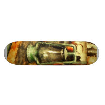 Grüne Hurrikan-Lampe im Gemischtwarenladen Skateboard Brett