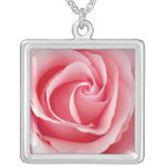 Hübsche rosa Rosen-Anhänger-Halskette