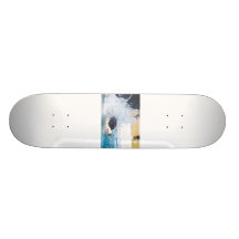 Hund, der im Wasser-Skateboard spritzt Individuelle Skateboards