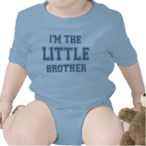 Ich bin das T-Shirt des kleinen Bruders
