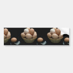 Image des oeufs disposés dans une cuvette autocollants pour voiture