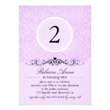 Invitation pourpre et noir d'anniversaire de enfan
