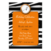 Invitations oranges d'anniversaire de monogramme d