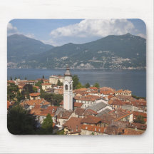 Italien, Como Provinz, Menaggio. Stadtansicht und Mousepad