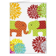 Jolis éléphants dans l'amour tenant des fleurs de  carte de vœux