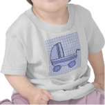 Kinderwagen. Hellblau auf Karo-Muster T-shirt