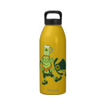 Kobold, der ein Glas Bier auf seinem Kopf balancie Trinkflaschen