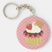 La fraise et a fouetté le petit gâteau crème porte-clef