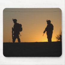La silhouette 4 du soldat tapis de souris