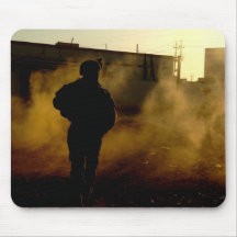 La silhouette 5 du soldat tapis de souris
