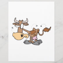 la vache brune mignonne idiote a branché sur table prospectus personnalisés